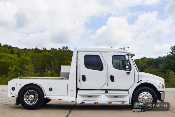 2005 FREIGHTLINER SPORTCHASSIS CAT 300HP LOW MILES  for Sale $69,500 