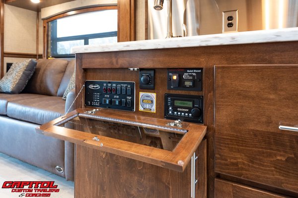 2019 RENEGADE 15' TOTERHOME ON 560 HP