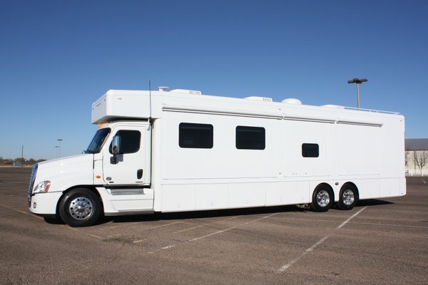 2013 Showhauler Two Full Baths Bunk Beds Motorhome
