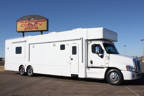 2013 Showhauler Two Full Baths Bunk Beds Motorhome