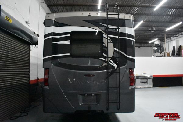 2019 Thor Motor Coach BB35 Magnitude