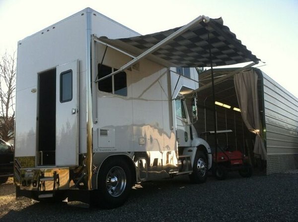 10' Box Freightliner Columbia/(MH) Conversion 2010 / MBE 450 for Sale $70,000