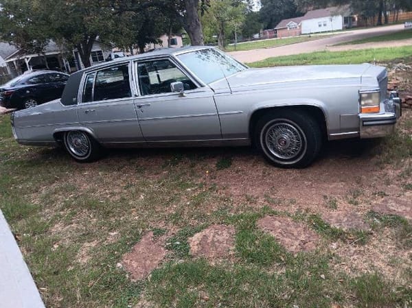 1986 Cadillac Fleetwood  for Sale $19,995 