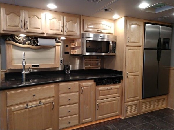 2010 Renegade Explorer 39' Motorhome/Toterhome 20,000 Miles