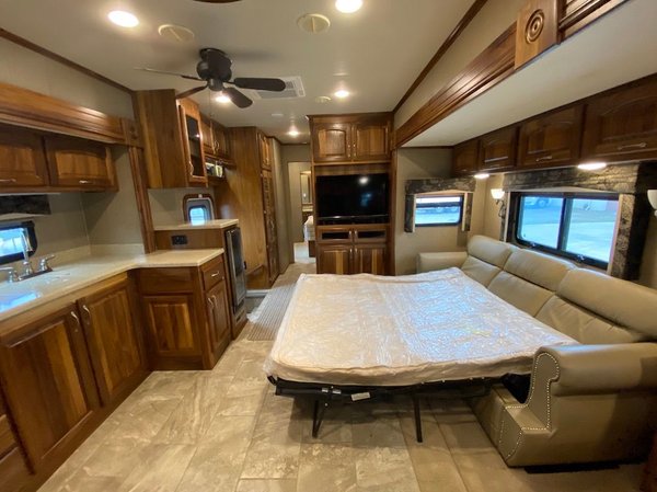 2015 HAULMARK 4 SLIDE for Sale $279,900