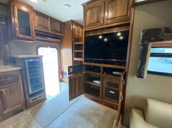 2015 Haulmark Edge for Sale $279,900