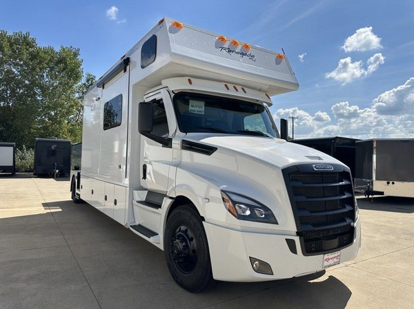 2026 Renegade 15' Toterhome  for Sale $425,000 