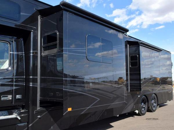 2018 Haulmark V45MG W/ Garage