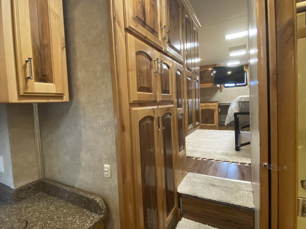 2016 Powerhouse Coach 45' Ultra Platinum Motorcoach  for Sale $324,997 