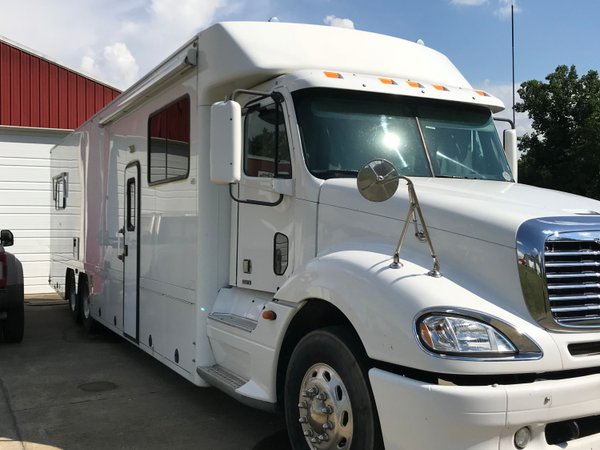 2007 60 SERIES DETROIT  43’ Motor coach for Sale $130