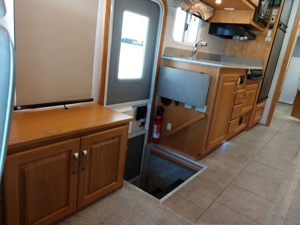 2006 Haulmark Motorgarage Mercedes 450HP 43' 1-Slides with B