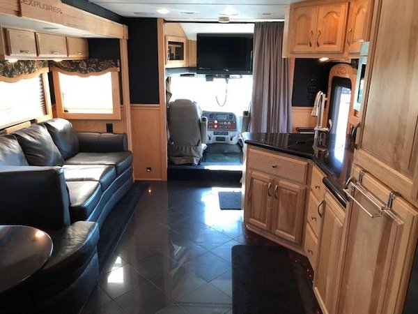 2013 RENEGADE EXPLORER 3000FM MOTORHOME