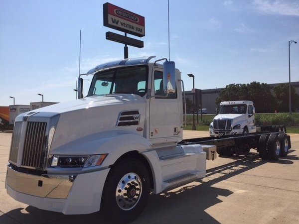 NEW FRIEGHTLINER CHASSIS FOR SALE!!