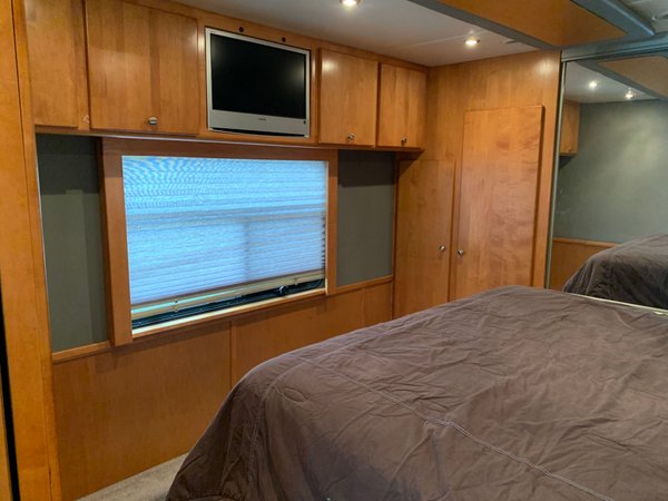 Used 2006 Chariot 40' Motorhome