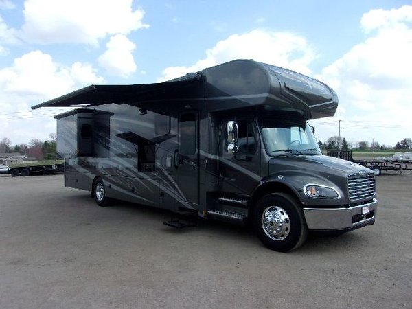 2021 Renegade Valencia 38RW