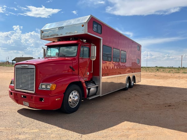 1998 Freightliner FLD112 with S&S box conversion   for Sale $85,000 