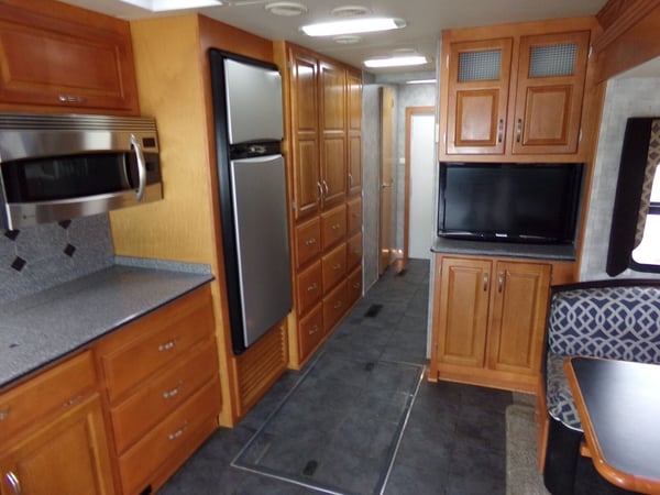 FoodTruck/Totorhome/TacoTruck/Motorhome/All Star/Garage Area  for Sale $79,999 