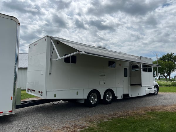 Toter Home with 34 foot trailer   for Sale $175,000 
