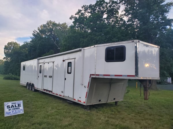 2016 Enclosed Gooseneck with living quarters  for Sale $54,000 