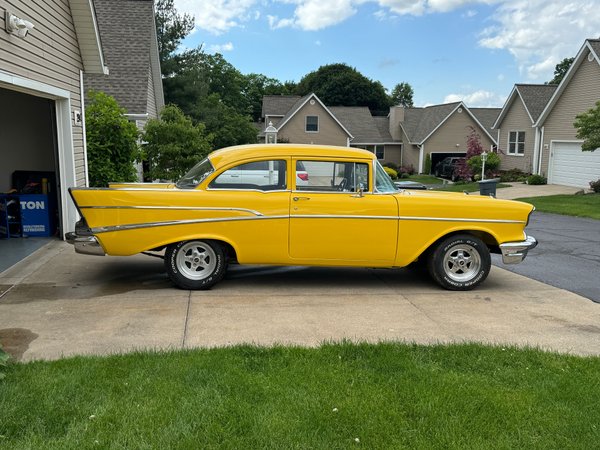 1957 Chevy 2dr sedan 