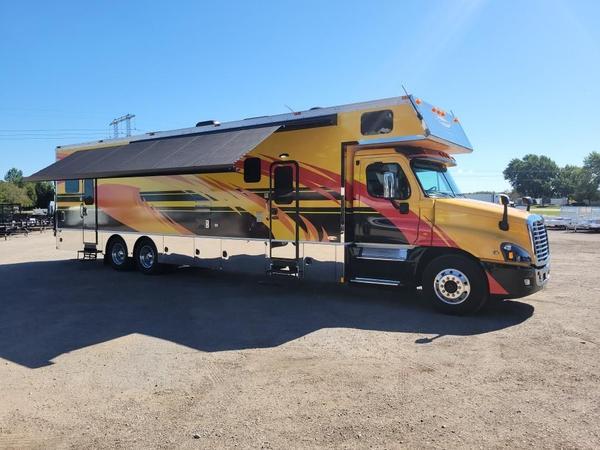 2016 Renegade 26' living with 9' garage  for Sale $255,000 