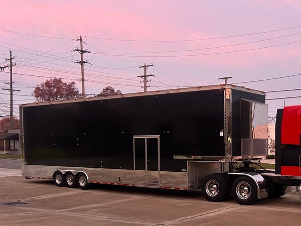 2008 renegade  44 ft with liftgate  for Sale $75,000 