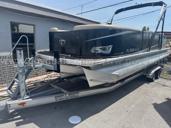 2017 Tahoe Pontoon Boat with Trailer 