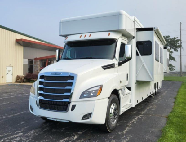 New Quad Slide Cascadia NRC 2 Bath Coach 