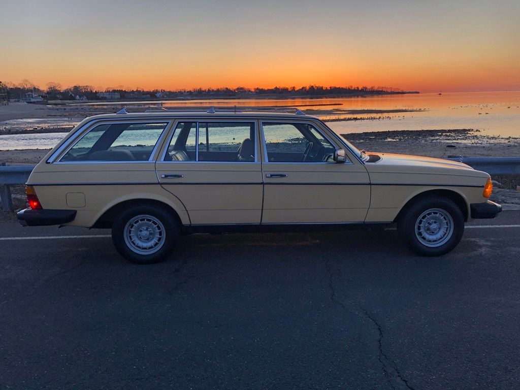 1984 Mercedes-Benz 300TD - 1984 Mercedes-Benz 300TD Turbodiesel - Used - VIN WDBAB93A8EF002153 - 208,000 Miles - 5 cyl - 2WD - Automatic - Wagon - Yellow - Westport, CT 06880, United States