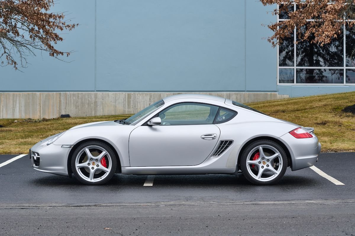 2006 Porsche Cayman - Immaculate 2006 Cayman S, Manual with Special Cocoa Leather Interior - Used - VIN WP0AB29846U782713 - 39,000 Miles - 6 cyl - 2WD - Manual - Coupe - Silver - Worcester, MA 01603, United States