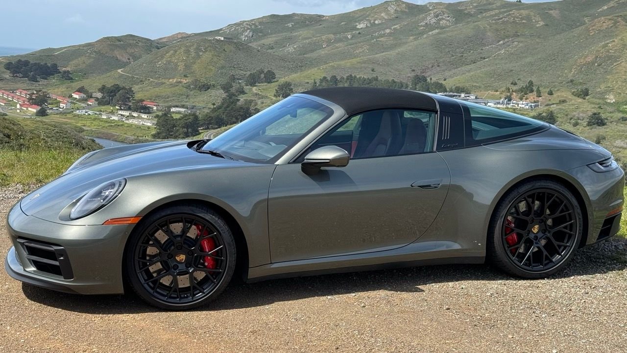 2022 Porsche 911 - 2022 GTS Targa 4 in Aventurine Green, 930 Red leather package, Super low miles - Used - VIN WP0BB2A94NS232477 - 1,390 Miles - 6 cyl - 4WD - Automatic - Coupe - Gray - San Francisco, CA 94107, United States