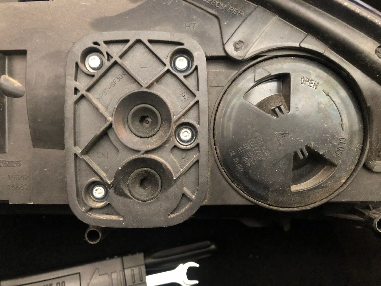 997.2 Headlight Vertical Adjustment Rennlist Porsche Discussion Forums