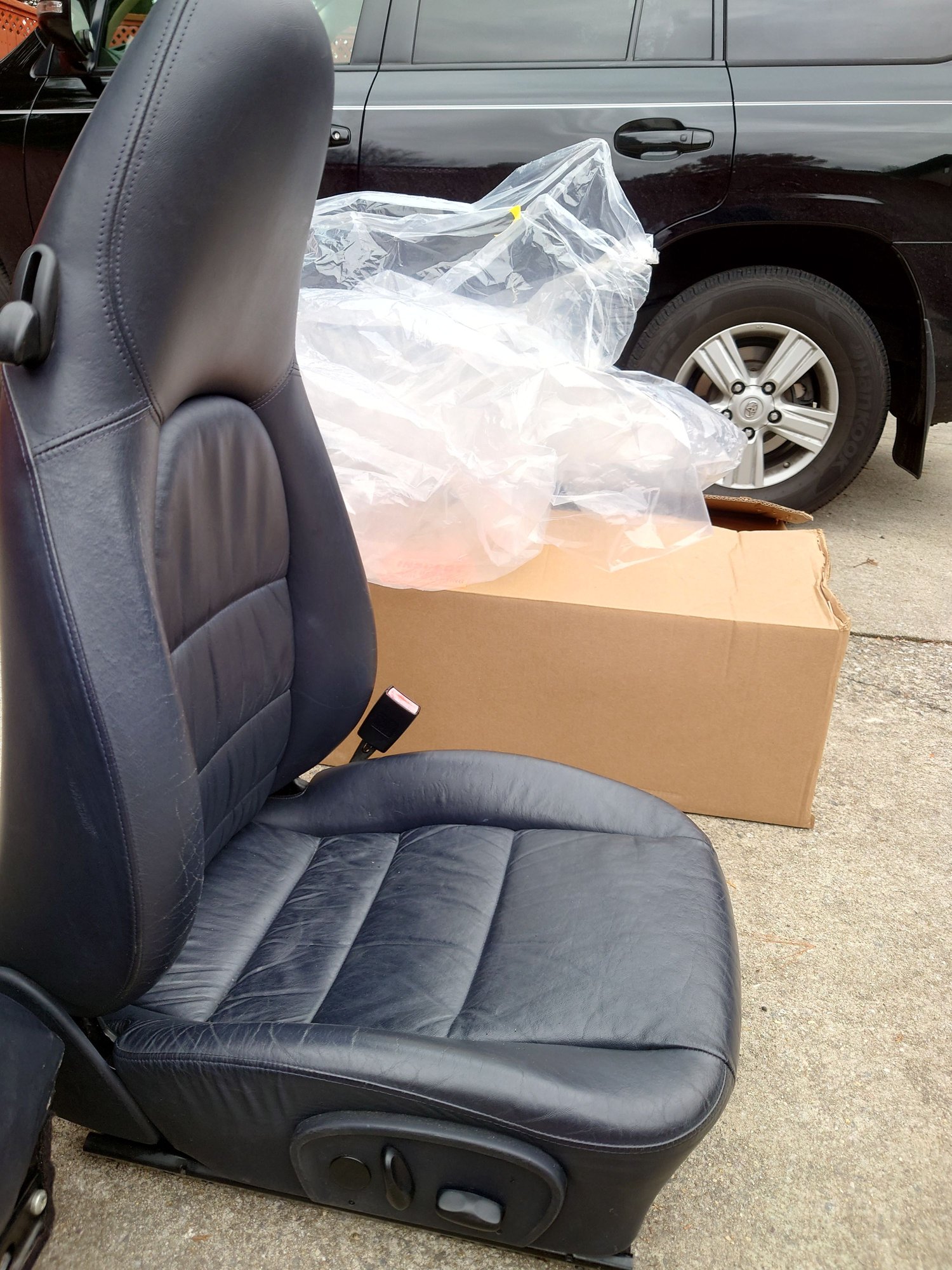 Interior/Upholstery - Metropole blue 996 911 C4S front seats for sale - Used - 1999 to 2005 Porsche 911 - Owings Mills, MD 21117, United States