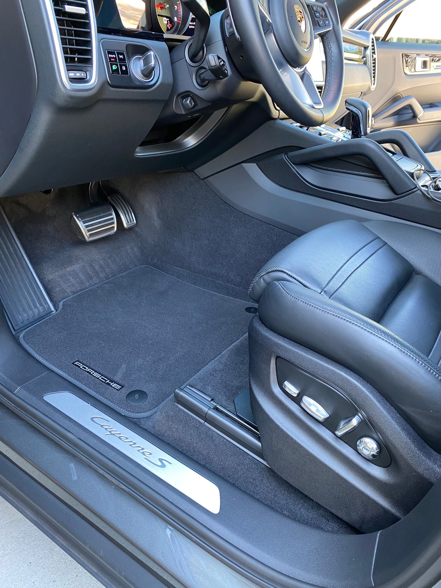 2019 Porsche Cayenne - 2019 Cayenne S - Used - VIN WP1AB2AY9KDA63803 - 9,250 Miles - 6 cyl - AWD - Automatic - SUV - Gray - Atlanta, GA 30316, United States