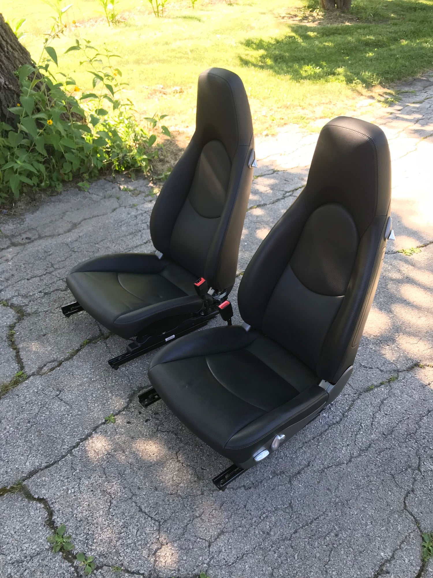 Interior/Upholstery - 997 Seats Black - Used - Bensenville, IL 60106, United States