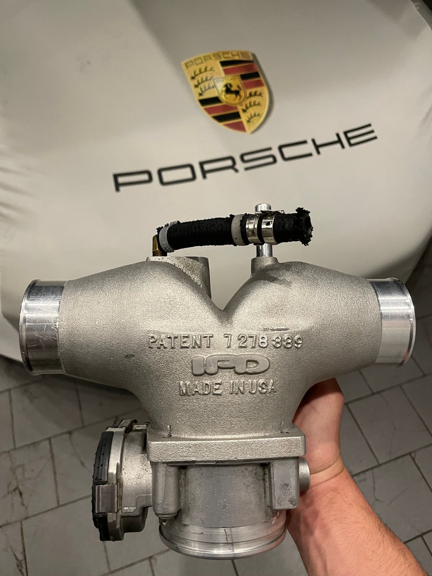 2015 Porsche 911 - IPD plenum with throttle body - Engine - Intake/Fuel - $750 - Mtl, QC H7B, Canada