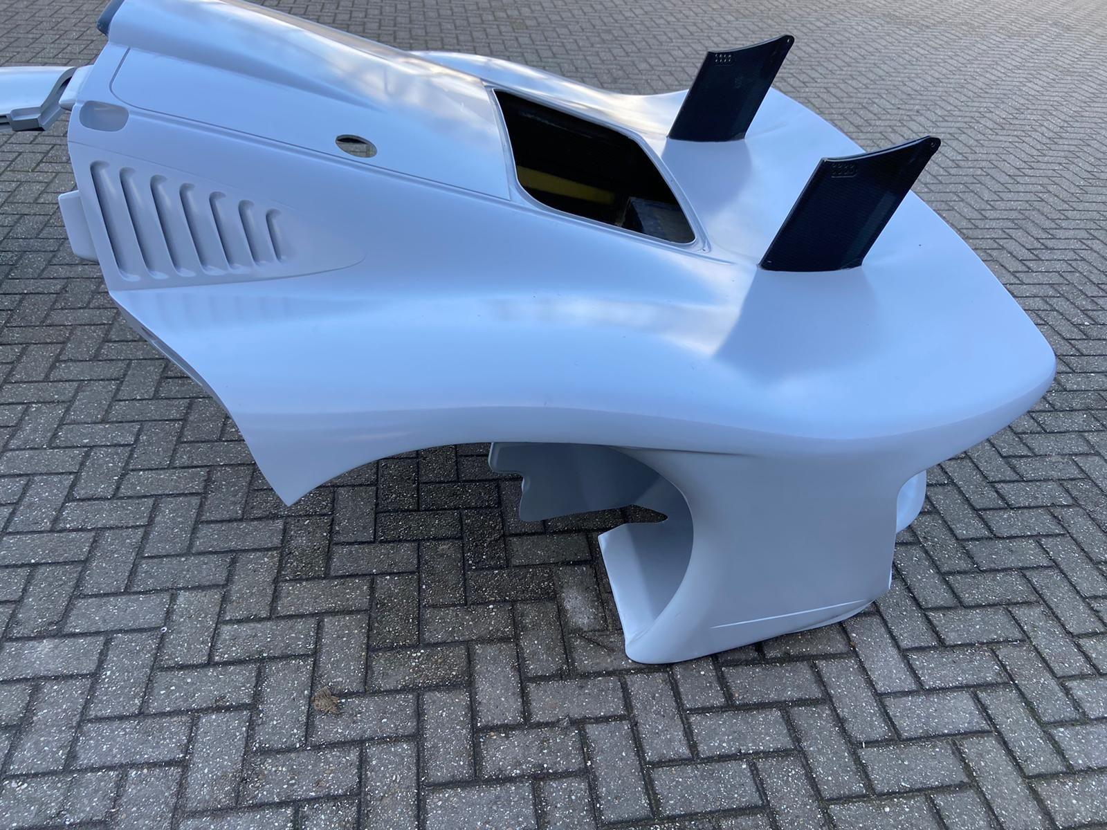 Exterior Body Parts - Porsche 911 GT1 Evo Bodywork Front and Rear Bonnet - Used - 1996 to 1997 Porsche GT1 - Heppenheim, FL 33176, United States