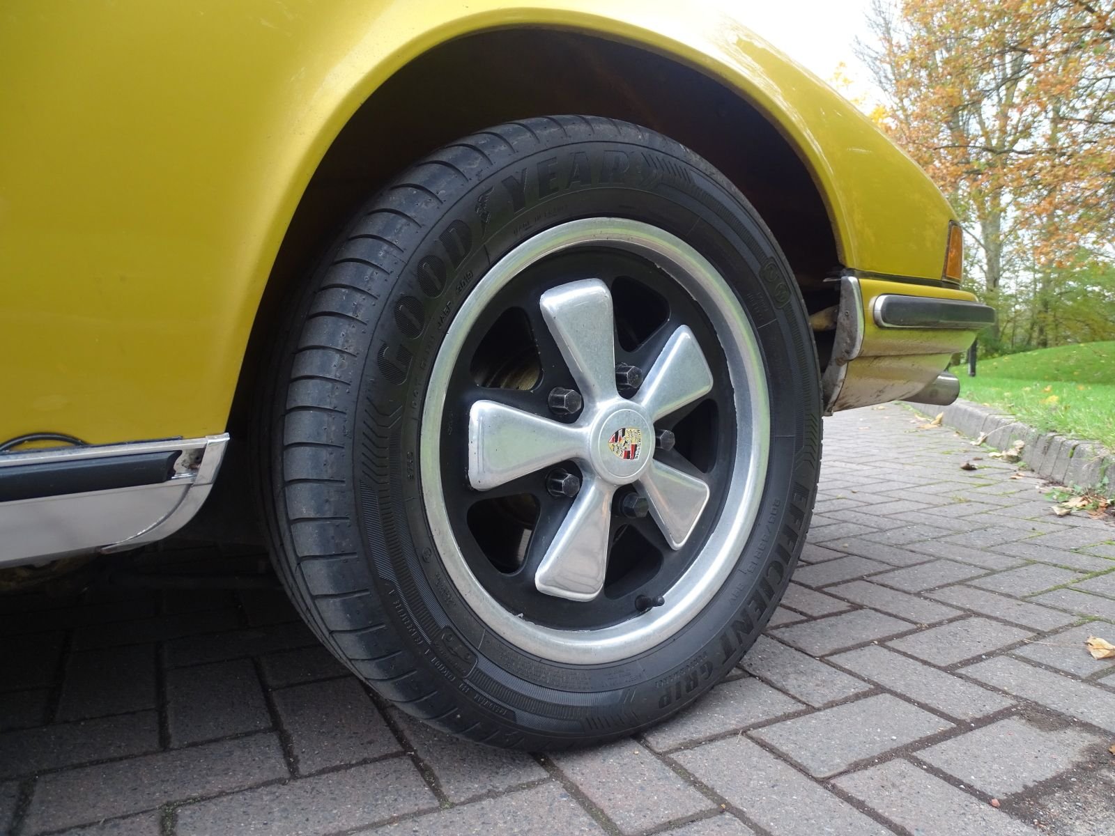 1973 Porsche 911 - 1973 Porsche 911 E 2.4 Targa - One of only 59 UK RHD, 1/1 in this colour - Used - VIN 9113210551 - 133,000 Miles - 2WD - Manual - Gold - Runcorn WA71TA, United Kingdom