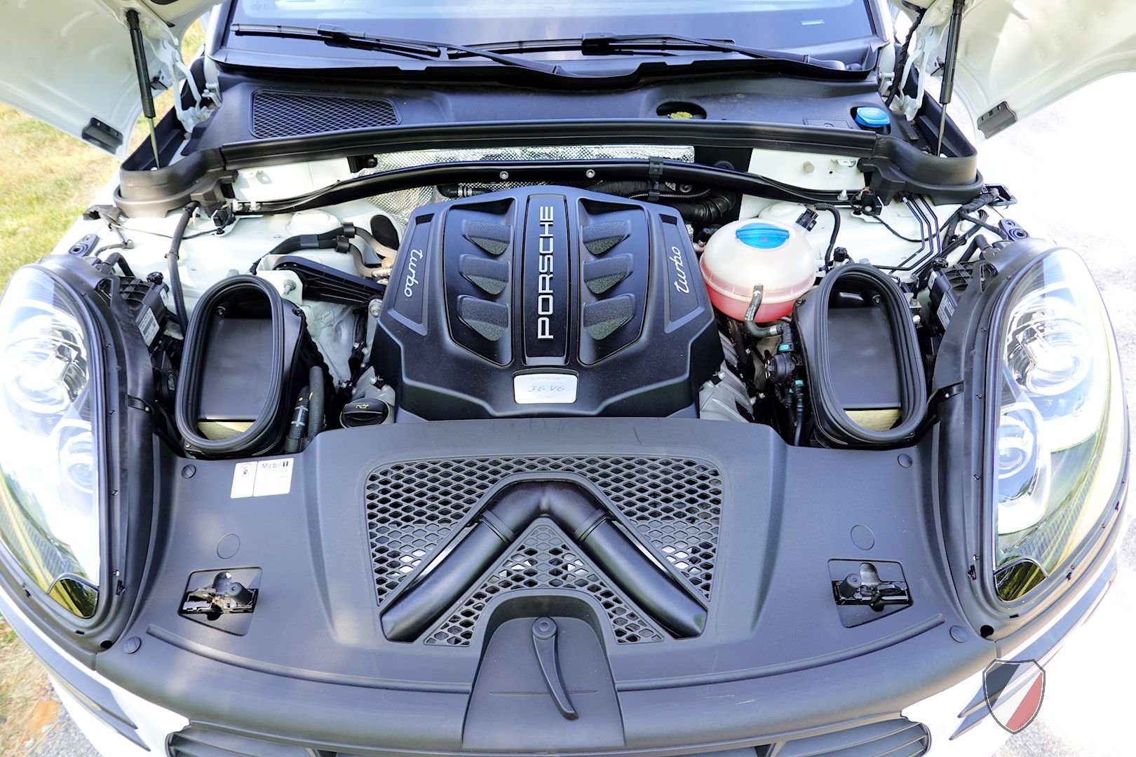 2018 Porsche Macan - 2018 Porsche Macan Turbo, one owner - Used - VIN WP1AF2A55JLB70071 - 40,053 Miles - 6 cyl - AWD - Automatic - SUV - White - Exton, PA 19341, United States