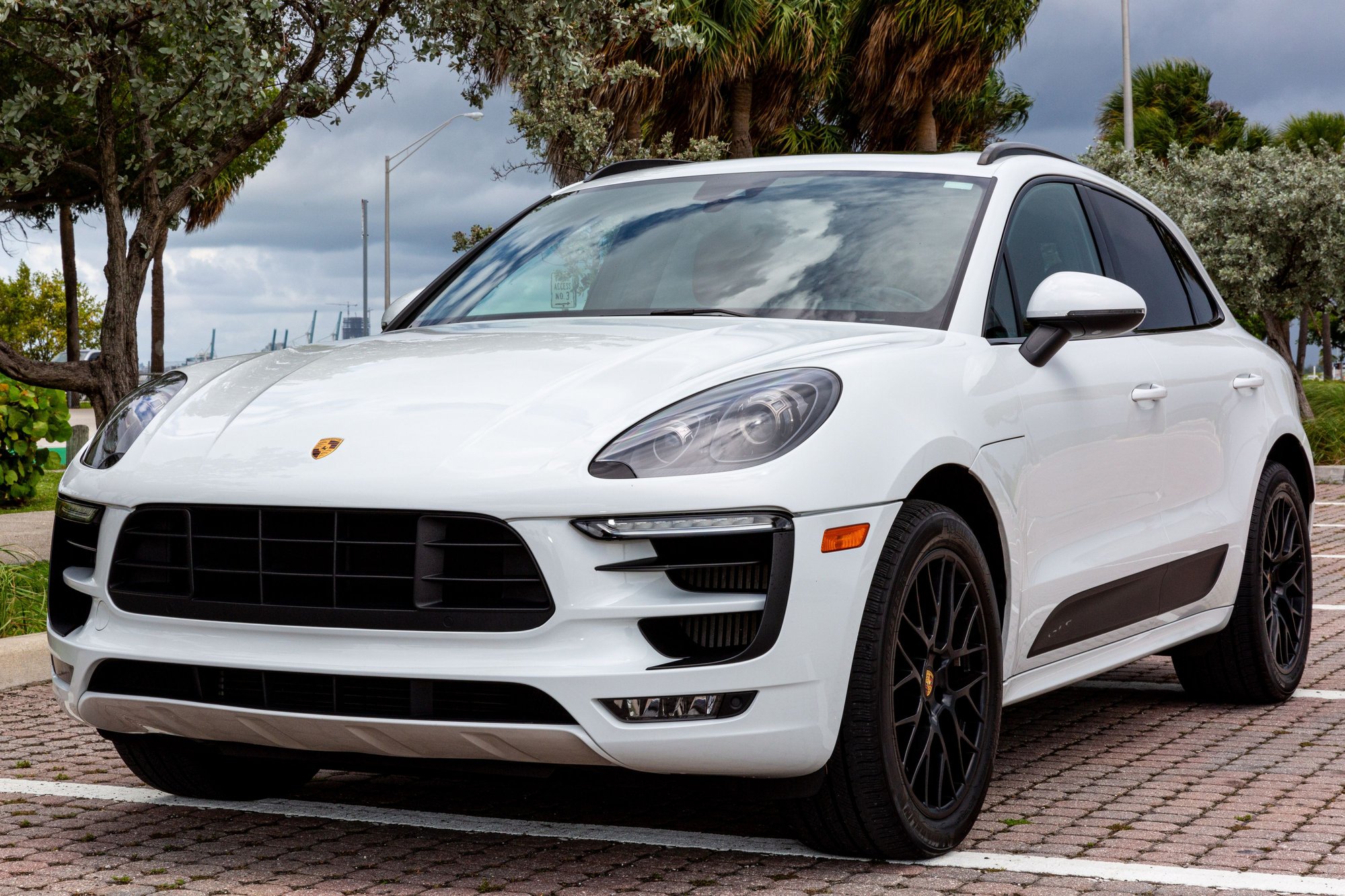 2017 Porsche Macan - 2017 PORSCHE MACAN GTS - Used - VIN WP1AG2A5XHLB52169 - 36,500 Miles - 6 cyl - AWD - Automatic - SUV - White - Miami, FL 33131, United States