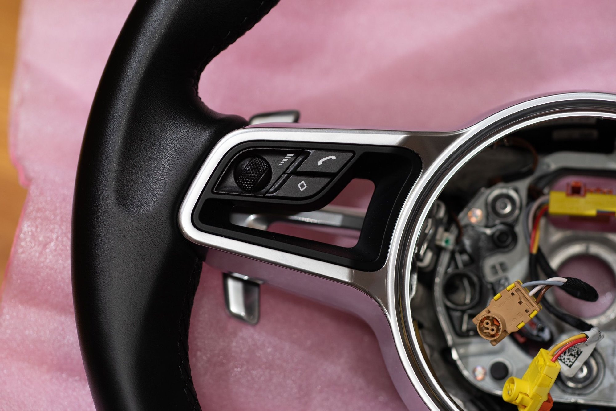 911 / Cayman / Macan Steering Wheel (GT Sport, PDK, Leather, Heated