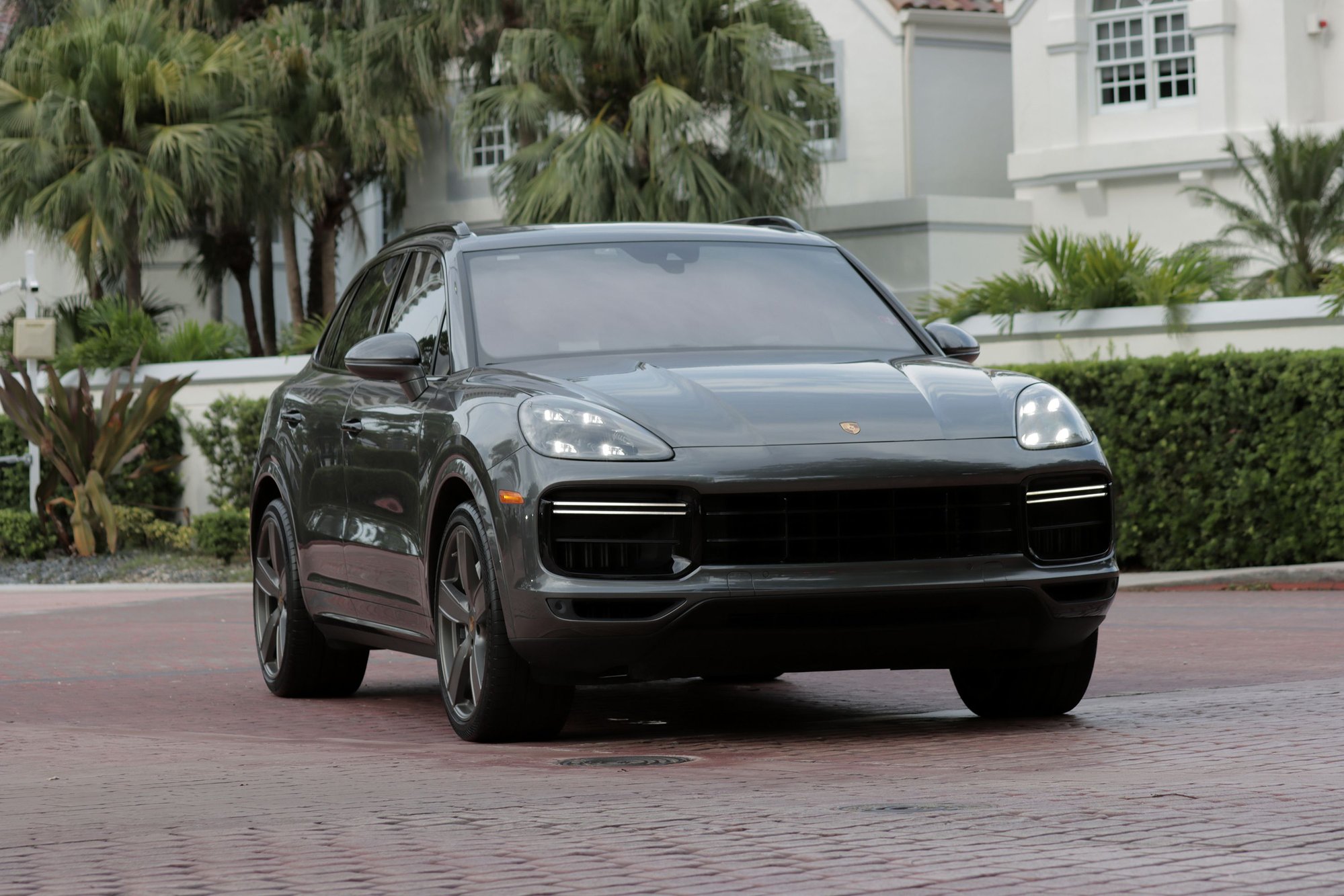 2019 Porsche Cayenne - 2019 Porsche Cayenne Turbo w/ 25K miles - Used - VIN WP1AF2AY4KDA81288 - 25,389 Miles - 8 cyl - AWD - Automatic - SUV - Gray - Aventura, FL 33180, United States