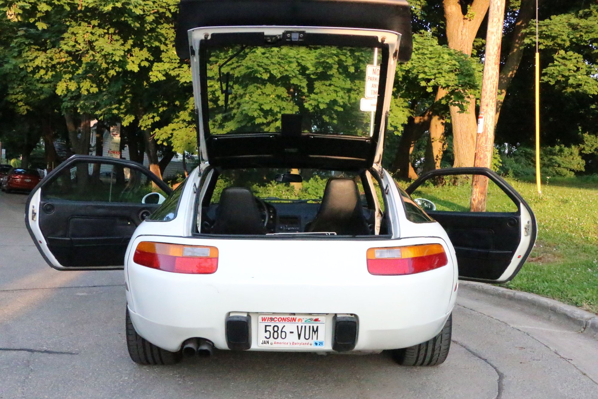 1990 Porsche 928 - Porsche 928 S4 1990 Manual! Low miles!! Excellent Driver!!! - Used - VIN WP0JB2924LS860376 - 72,625 Miles - 8 cyl - 2WD - Manual - Coupe - White - Madison, WI 53715, United States