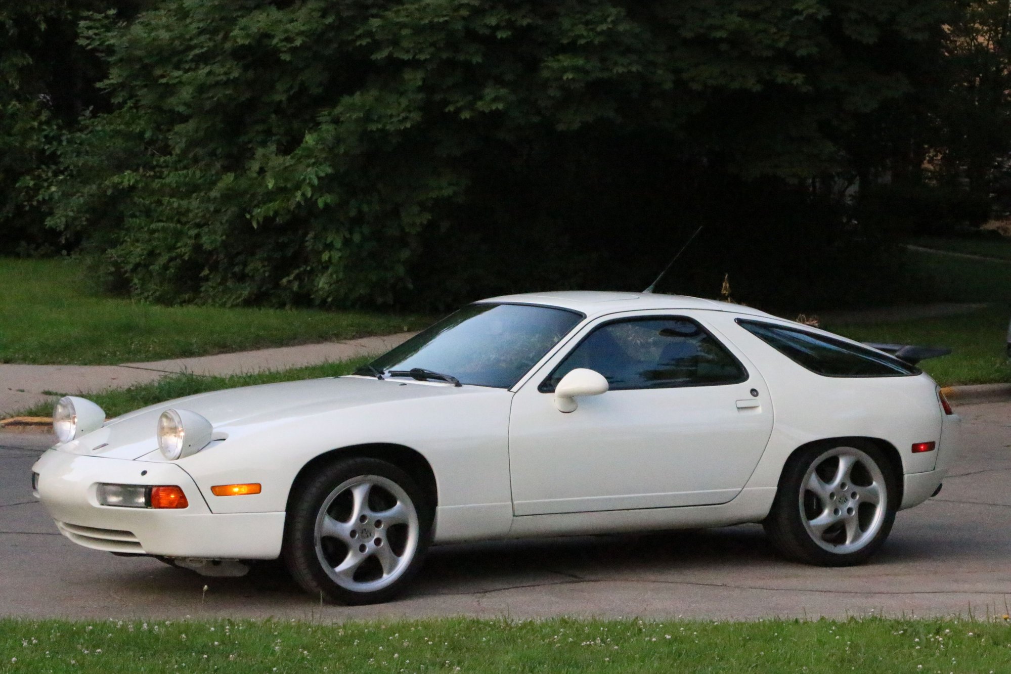 1990 Porsche 928 - Porsche 928 S4 1990 Manual! Low miles!! Excellent Driver!!! - Used - VIN WP0JB2924LS860376 - 72,625 Miles - 8 cyl - 2WD - Manual - Coupe - White - Madison, WI 53715, United States