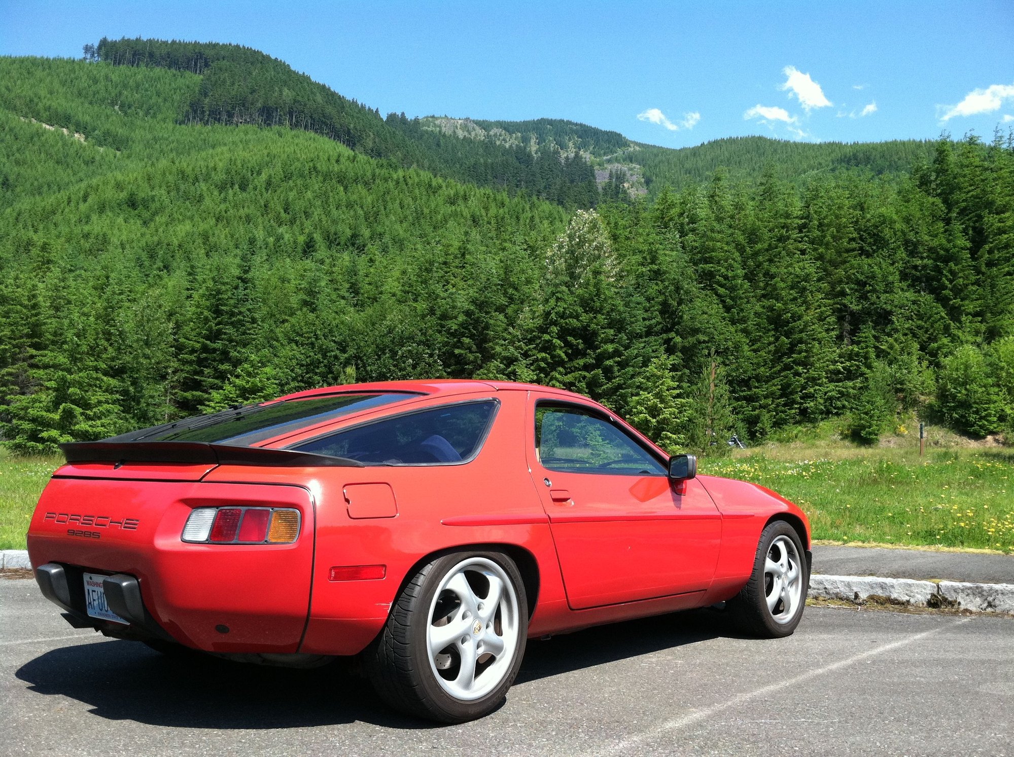 1986 Porsche 928 - 1986.5 928S 5-speed manual with LSD and adjustable Koni shocks - Used - VIN WP0JB0925GS862454 - 146,300 Miles - 8 cyl - 2WD - Manual - Hatchback - Red - Enumclaw, WA 98022, United States