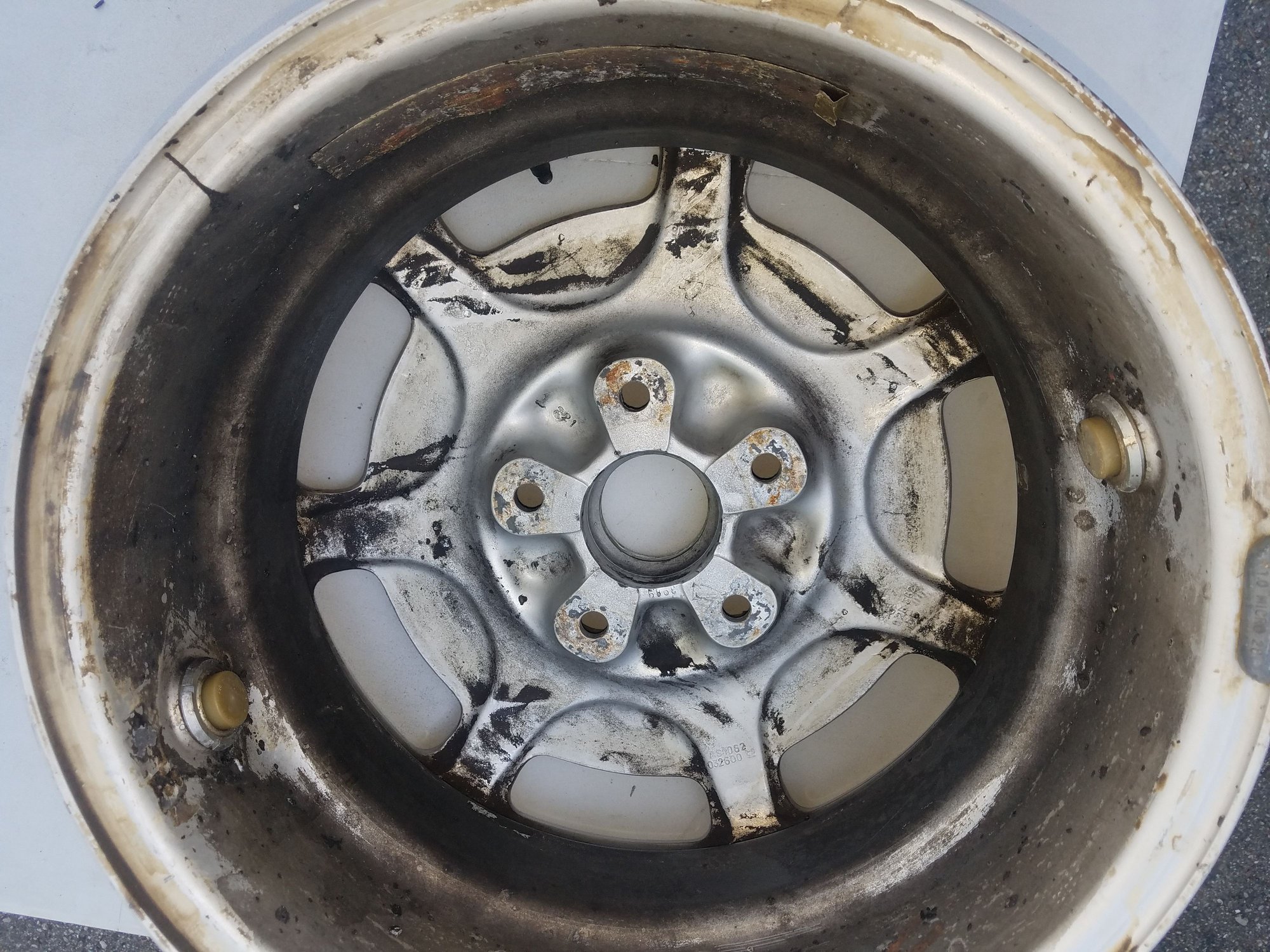 Wheels and Tires/Axles - 928 90-91 man hole wheels with RDK (tpms) - Used - 1990 to 1991 Porsche 928 - Farmingtn Hls, MI 48334, United States
