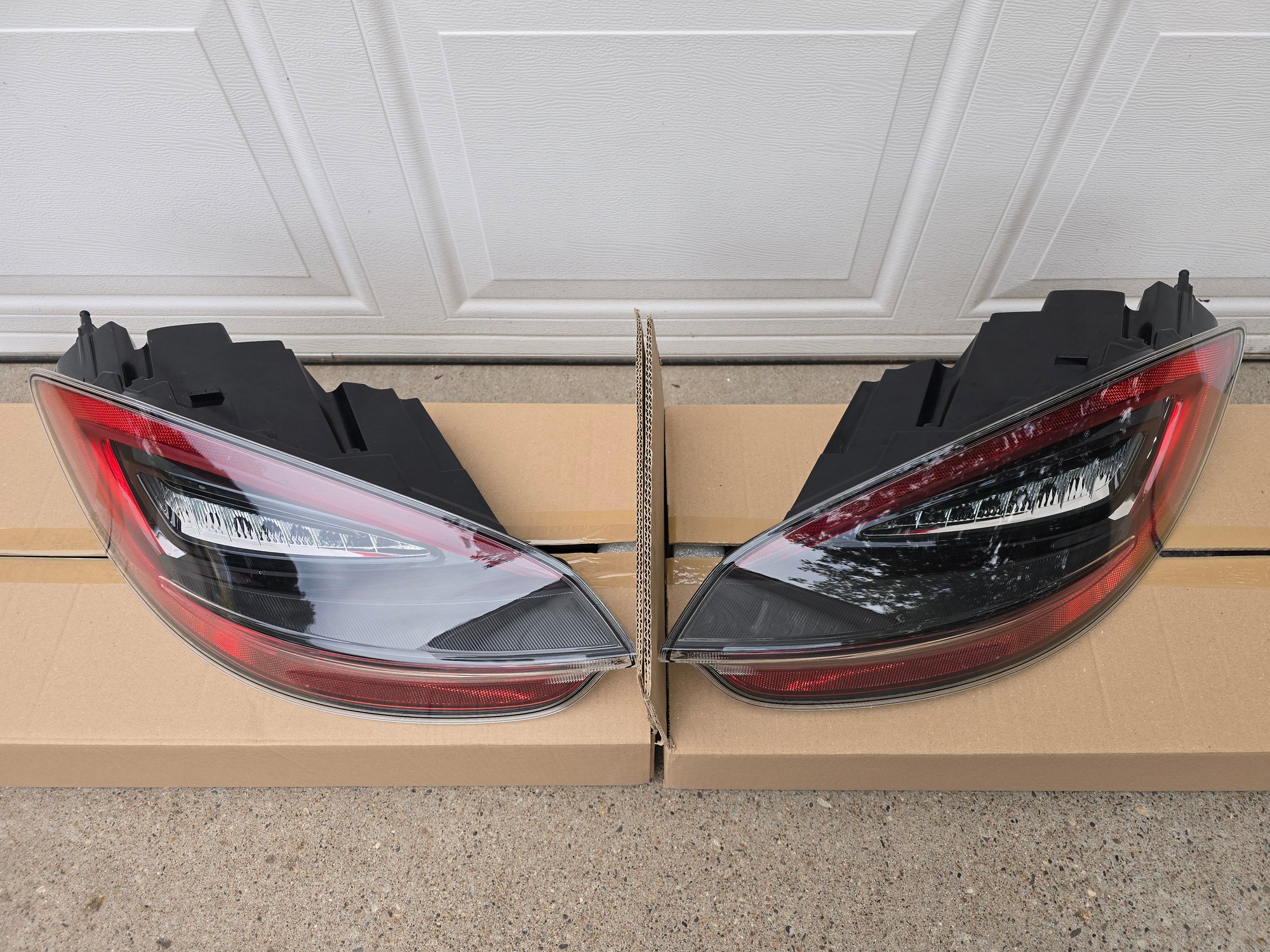 Lights - Cayman 981 GTS Euro Spec Tail Lights - Used - 2012 to 2016 Porsche Cayman - Albuquerque, NM 87109, United States