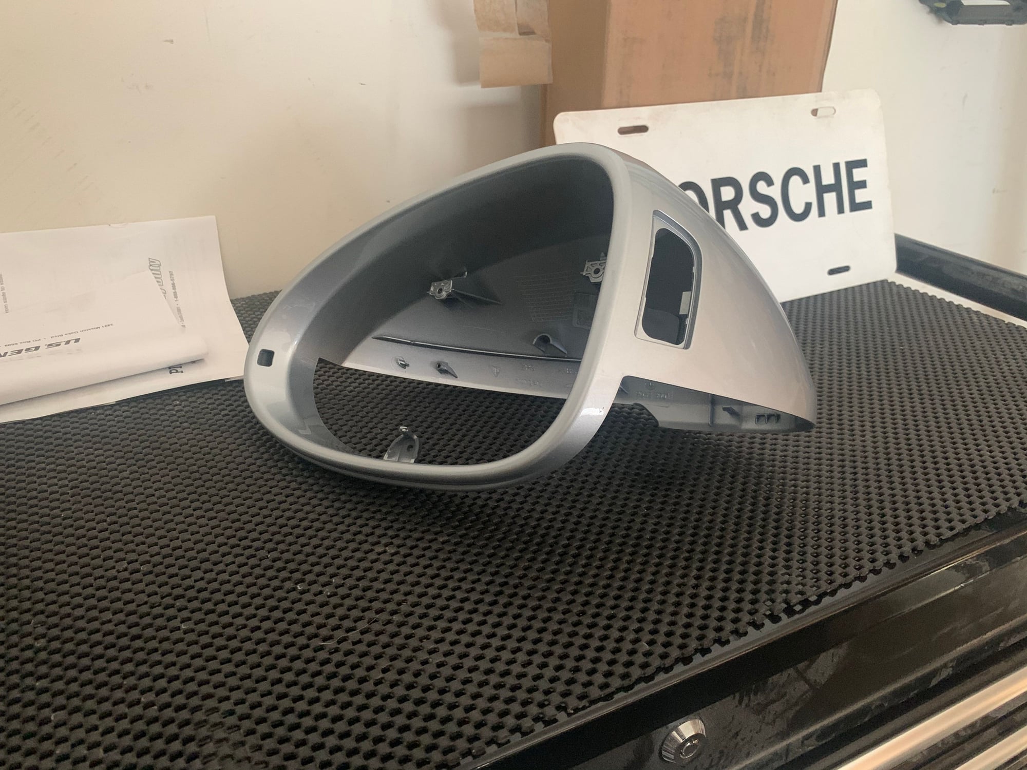 Exterior Body Parts - Macan driver side (left) mirror housing - Used - All Years Porsche Macan - Delmar, NY 12054, United States