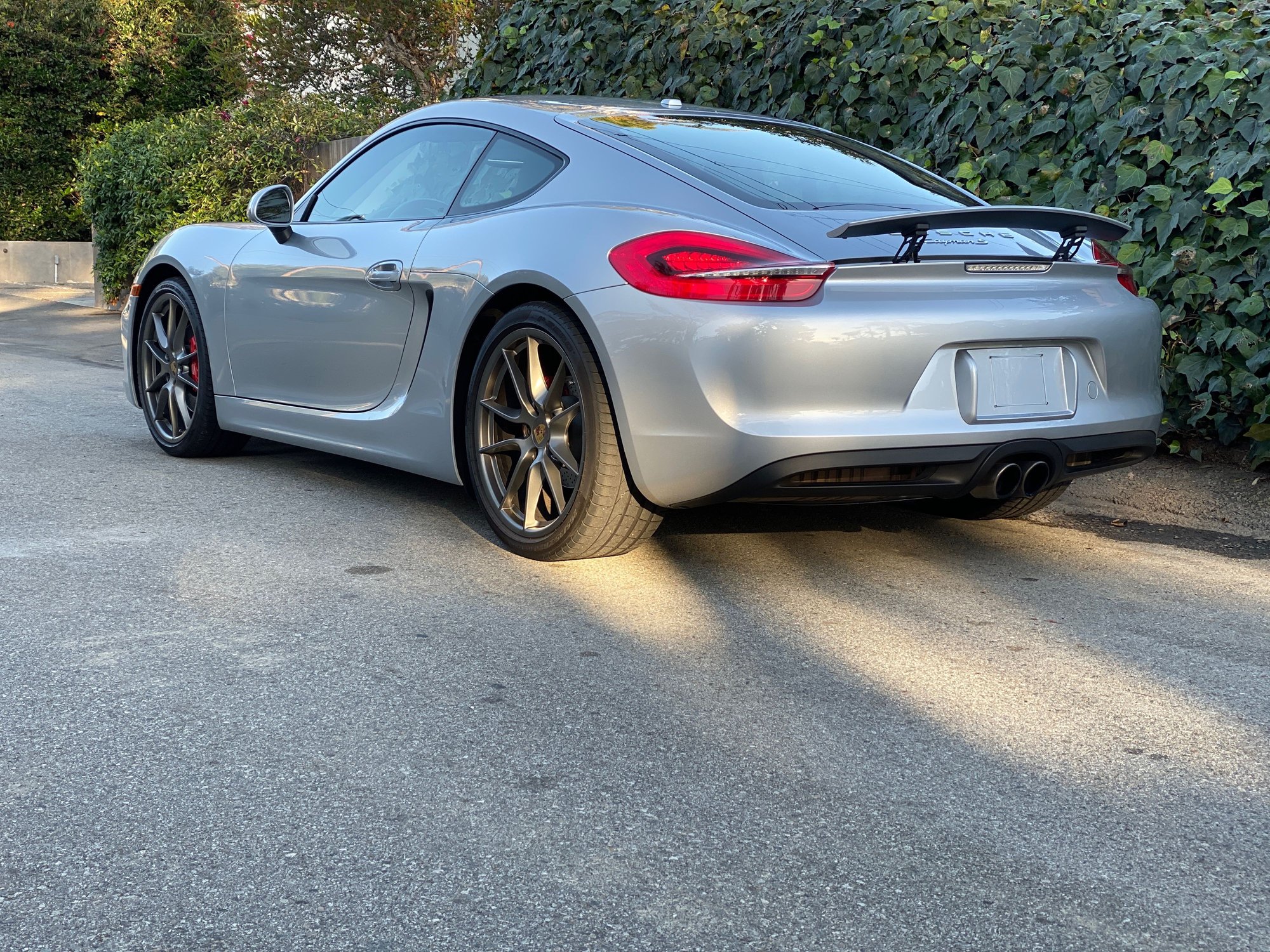 2014 Porsche Cayman - 2014 Cayman S PDK - Used - VIN WP0AB2A89EK192271 - 31,000 Miles - 6 cyl - 2WD - Automatic - Coupe - Silver - Laguna Beach, CA 92651, United States