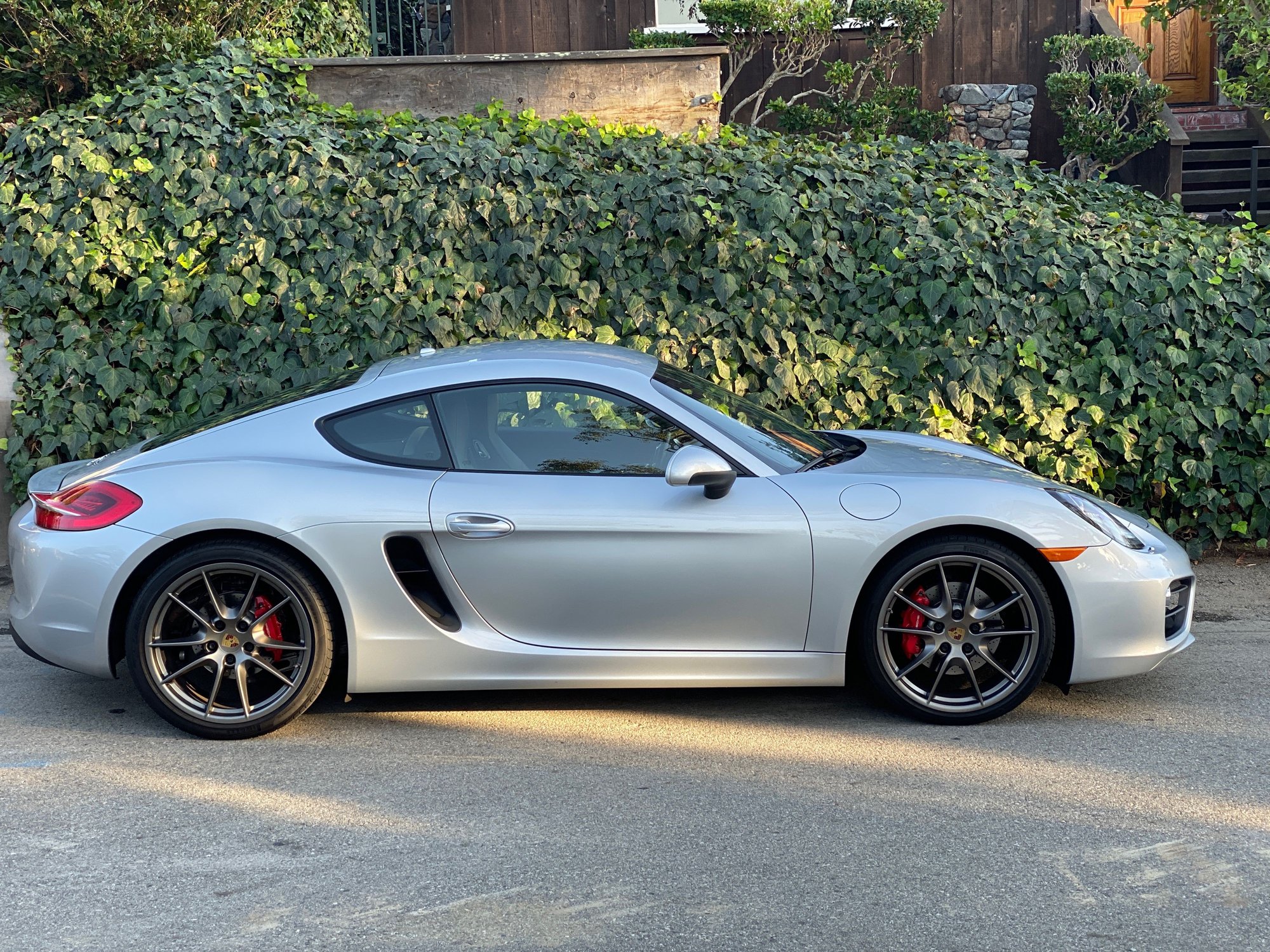 2014 Porsche Cayman - 2014 Cayman S PDK - Used - VIN WP0AB2A89EK192271 - 31,000 Miles - 6 cyl - 2WD - Automatic - Coupe - Silver - Laguna Beach, CA 92651, United States